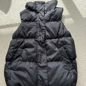 GAP ladies down filled puffer vest in Size Small in good condition.